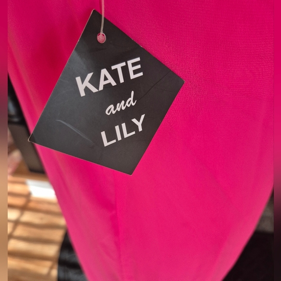 NWT Kate and Lily Hot Pink Long Necklace Dress - Picture 3 of 8